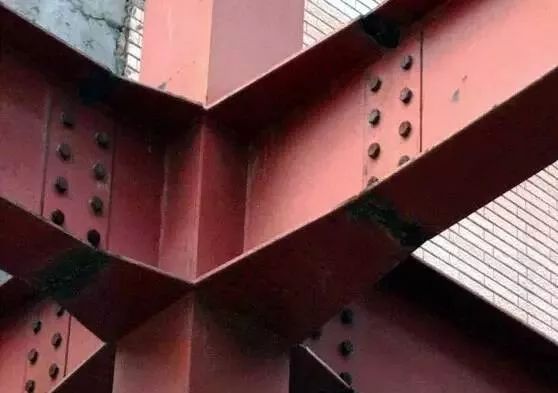 用作钢结构的钢材有钢板,钢带,型钢(工字钢,槽钢,角钢),钢管和钢铸件