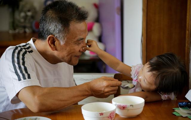                     雨水过后，这3样东西要“戒掉”，很容易让孩子积食生病！