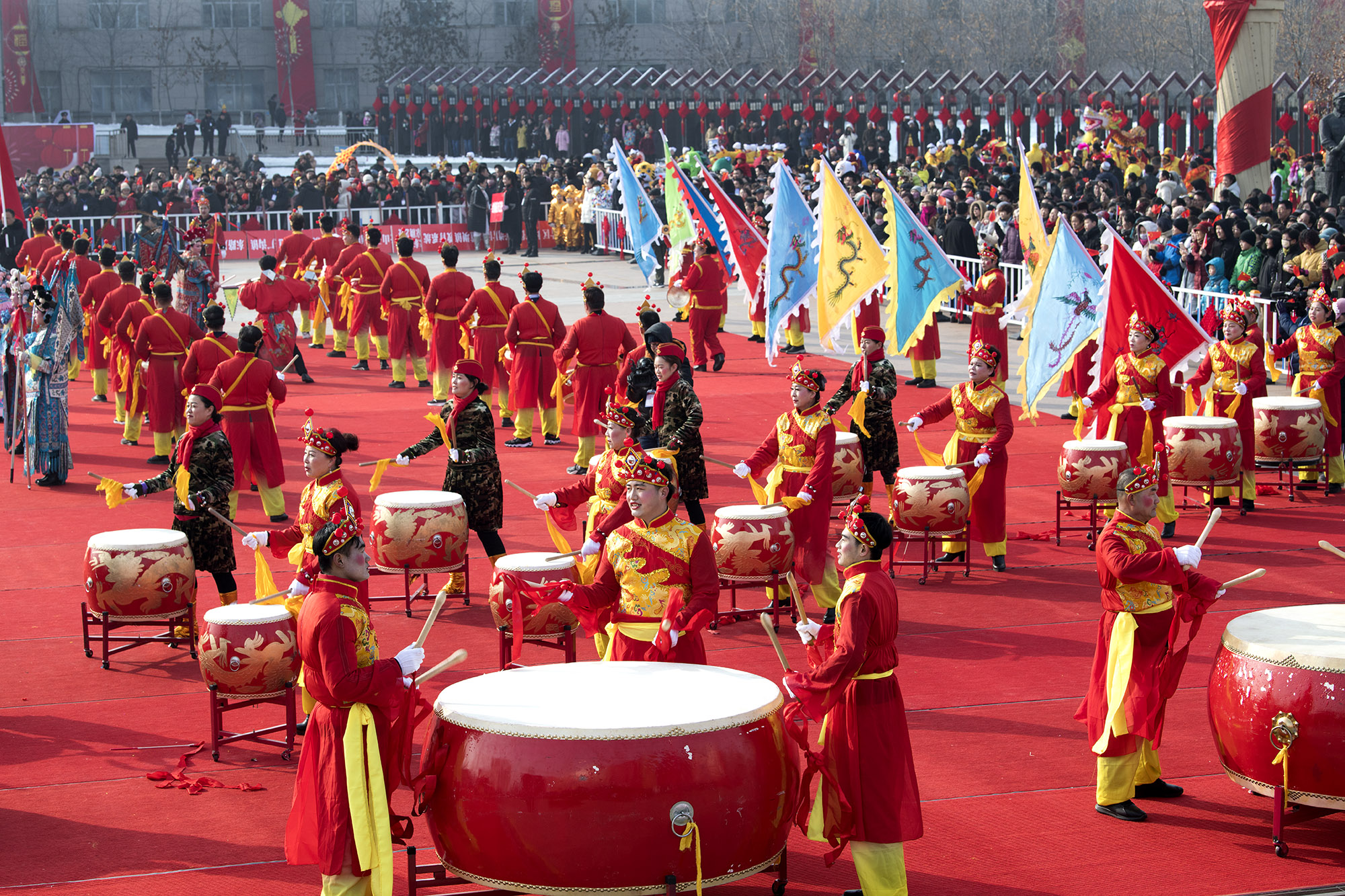 乌鲁木齐市米东区"百鼓迎春闹元宵,九龙腾飞舞社火"