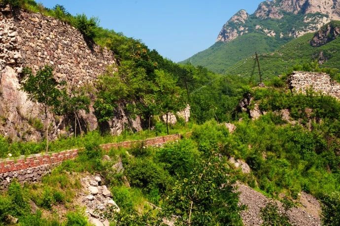 阳光使者 绿树村边合,青山郭外斜的小山村