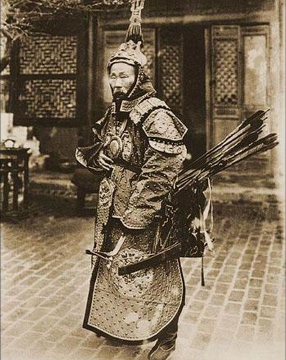 一组极为珍贵的清末老照片:身穿盔甲的清军将领