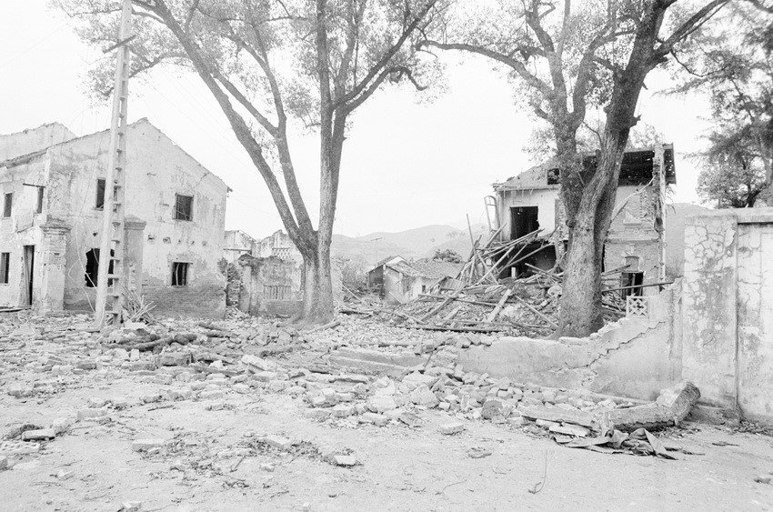 越南曝光一组1979年战争老照片越军炮兵反击处处废墟满目疮痍