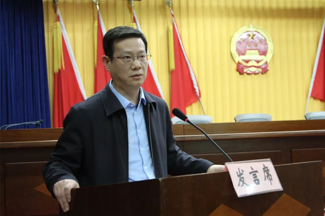 乡党委书记黄宏春对现场述职情况进行了点评,并就下一步工作对全体