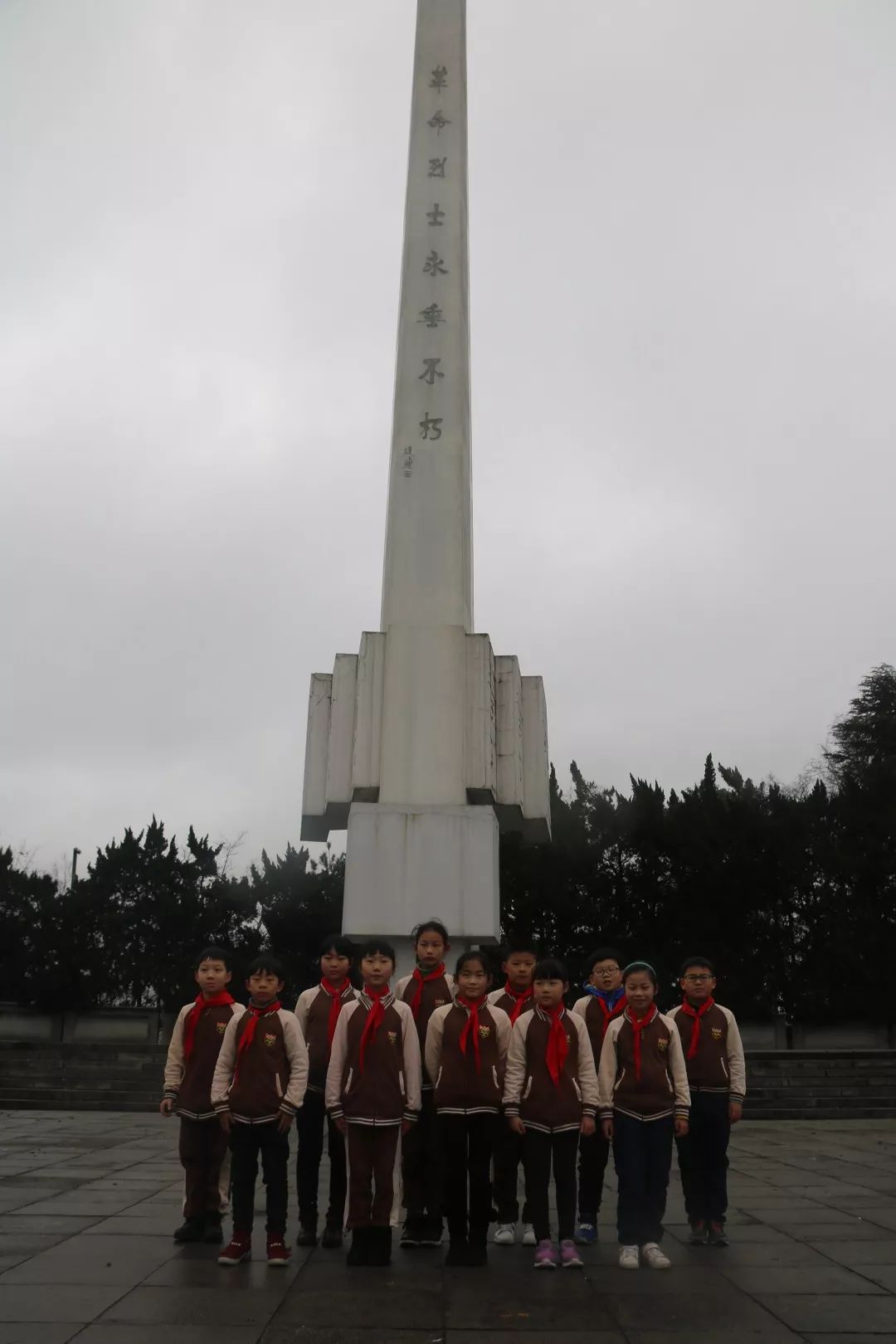 基地,传承革命精神"——404班明日之星假日小分队北干山烈士陵园之行