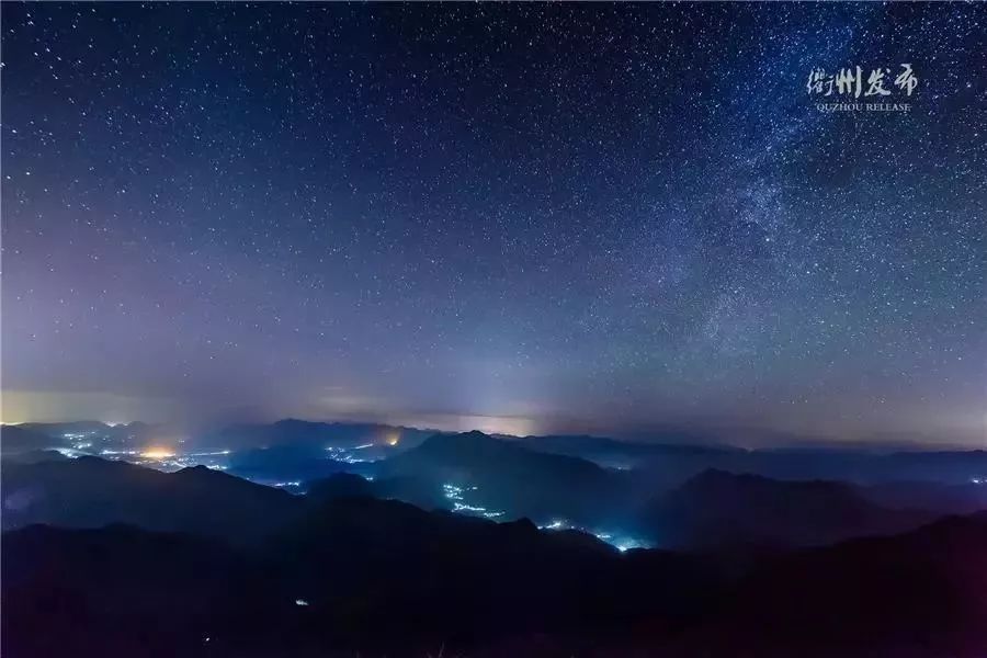 夏季繁星闪耀,石门山是观星的绝佳地点.