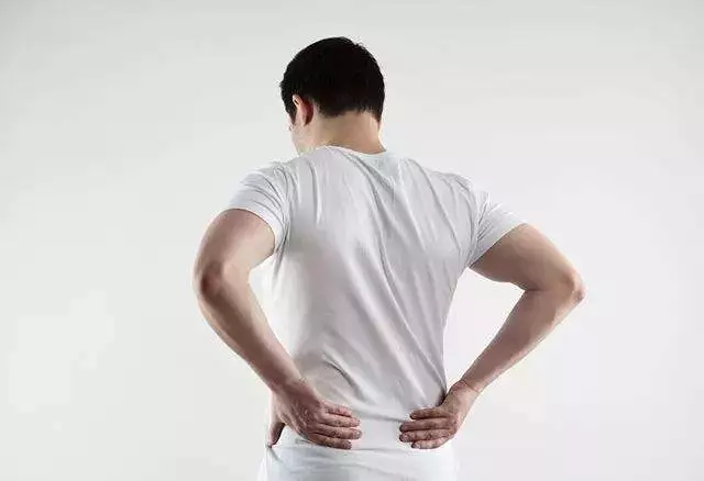 腰酸背痛:关节退化,肌肉萎缩