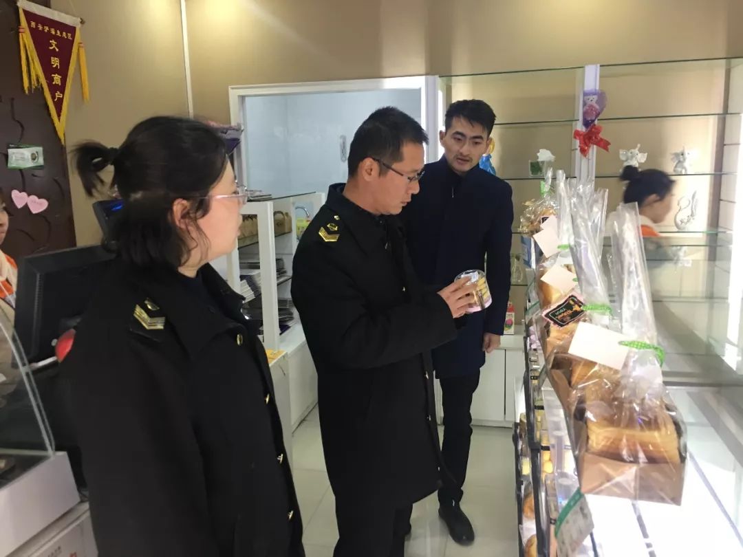 为进一步加强烘焙类食品安全监管,近日,未央区食品药监局开展烘焙坊等