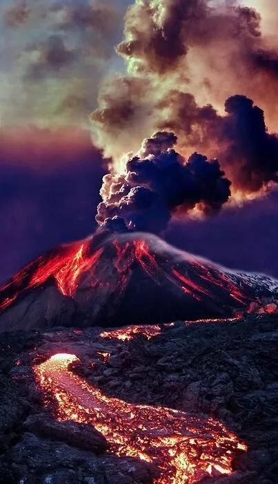 难得一见的火山喷发瞬间