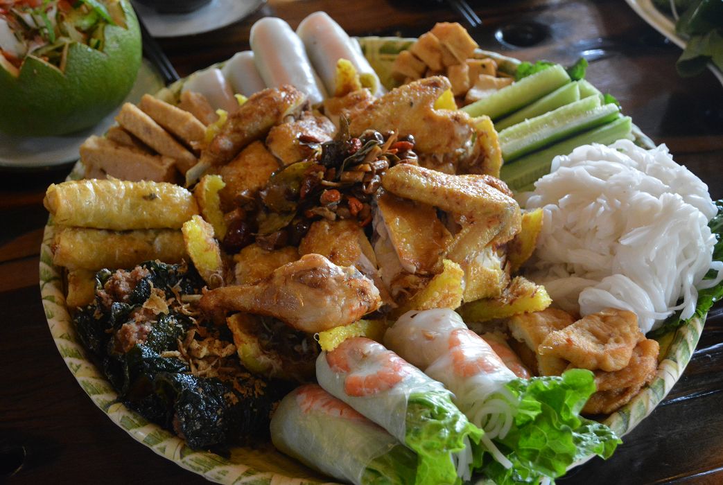 越遇的招牌菜 糯米包鸡相约聚 糯米包鸡相约聚拼盘套餐 包含了越南菜