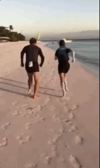 李冰冰與74歲父親海灘賽跑，網友：原來逆生長真的可以遺傳！ 娛樂 第4張