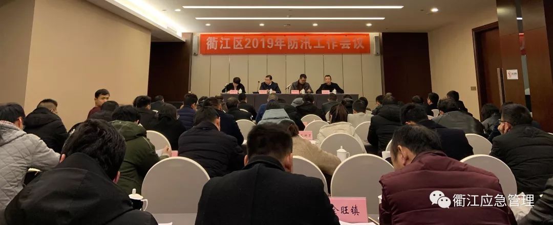 区府办党组成员,副主任邱建斌主持会议,区委常委