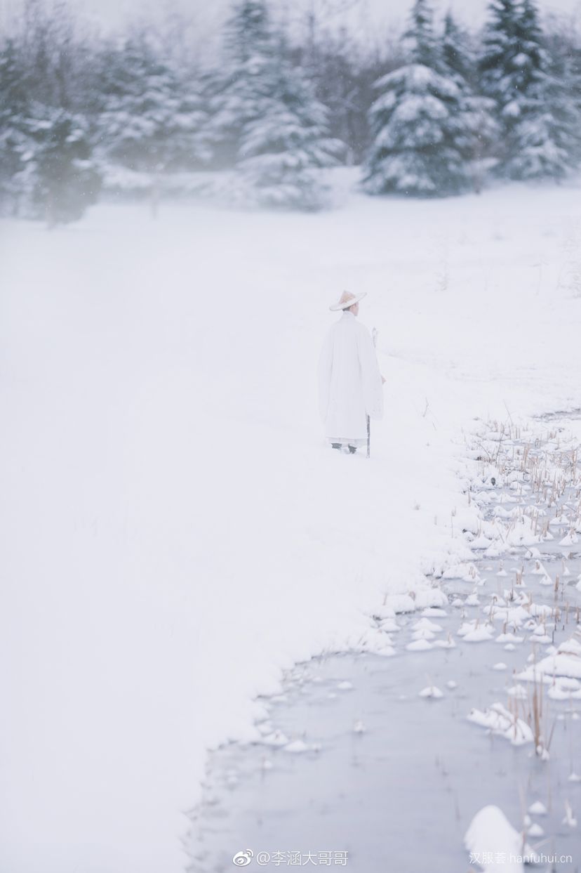 汉服雪景 皓然天地晓一色,好一个世外仙男