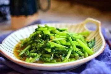 春天必吃的黄金野菜 一种野菜治一种病 香椿