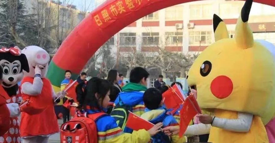 小学生开学日怎么穿搭_小学生开学黑板报