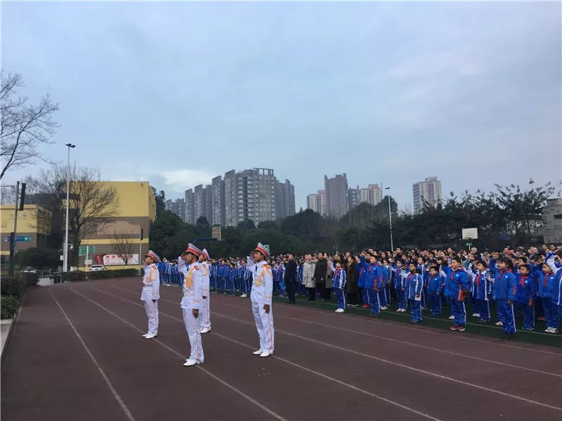 涌泉学校开学典礼及颁奖仪式燎原职中高唱国歌温江二中奋斗正当时