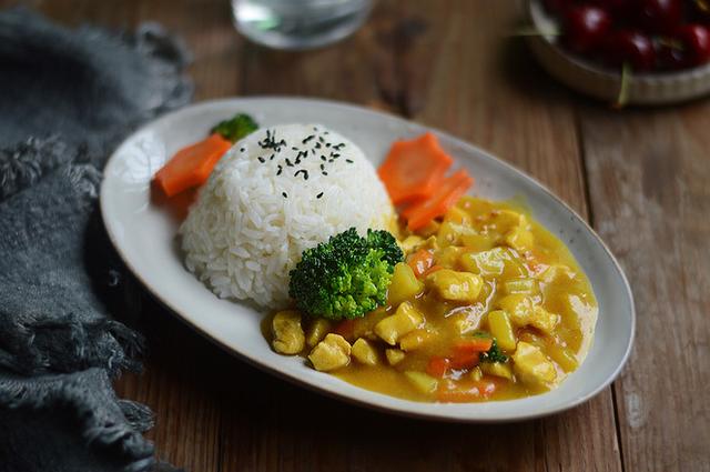 土豆咖喱鸡丁饭