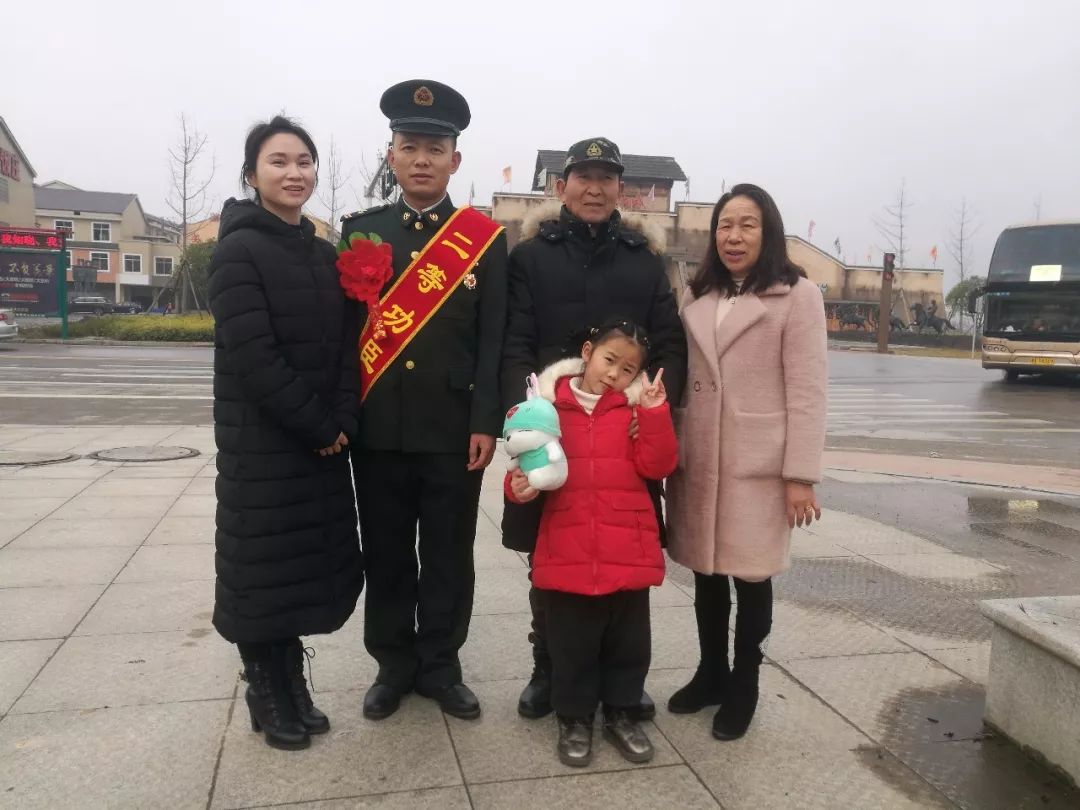 从军18年,曾加入维和部队,宁乡这位特种兵好男儿荣立二等功!_胡振兴