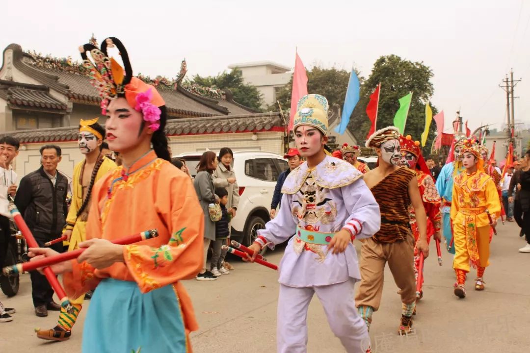 庵埠霞露迎神视频 图片,龙虾舞麒麟三太子桃花过渡!