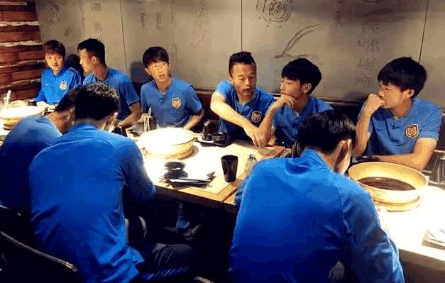 中国足球丑闻!曝六名球员深夜泡吧打架被刑拘