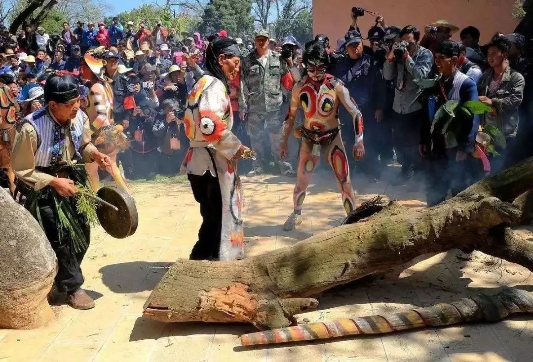 云南丨遇见滇东南探访彝族阿细人神秘而古老的祭火节