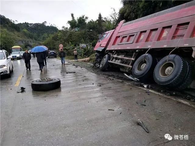 今天梧州207国道山心路段发生车祸一人当场死亡