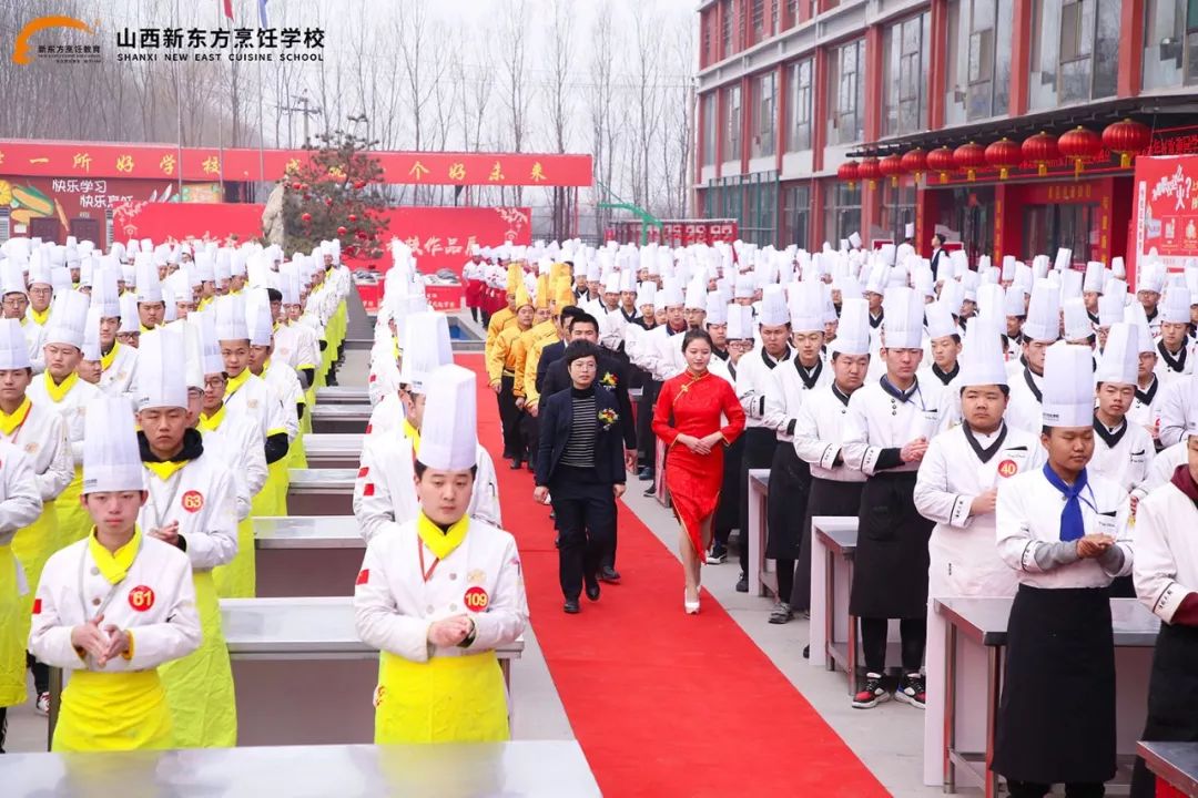 山西新东方烹饪学校百人拉面大赛今日上演,拉面高手展示面食技艺