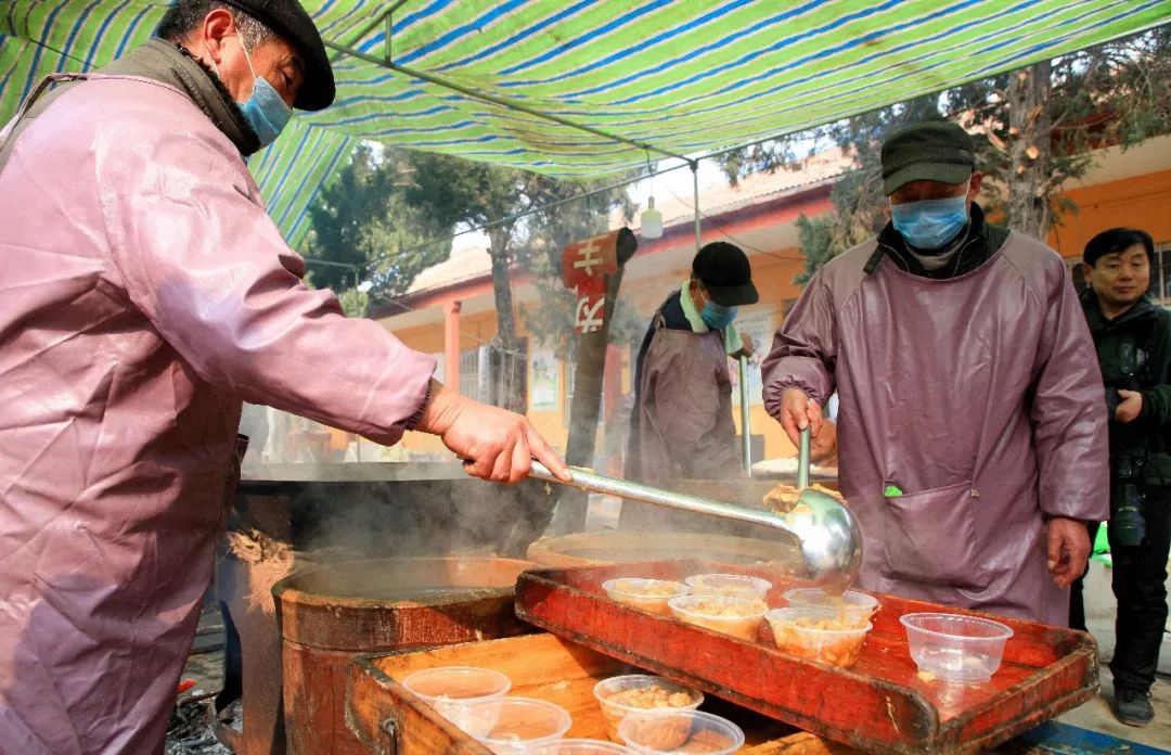 十万人口等饭吃_不干活就没饭吃图片