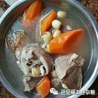 12,西洋菜罗汉果猪蹄汤用料:猪蹄肉500克,罗汉果半个,西洋菜700克,南