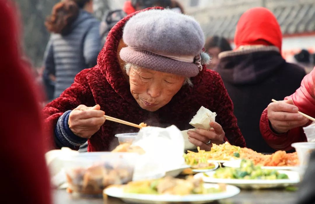 十万人口等饭吃_不干活就没饭吃图片