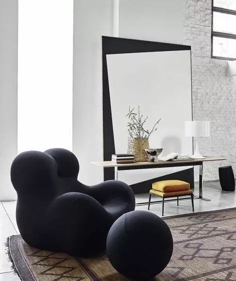 沙发最知名,比如 up系列,这款知名家具是意大利设计师佩谢于1969年