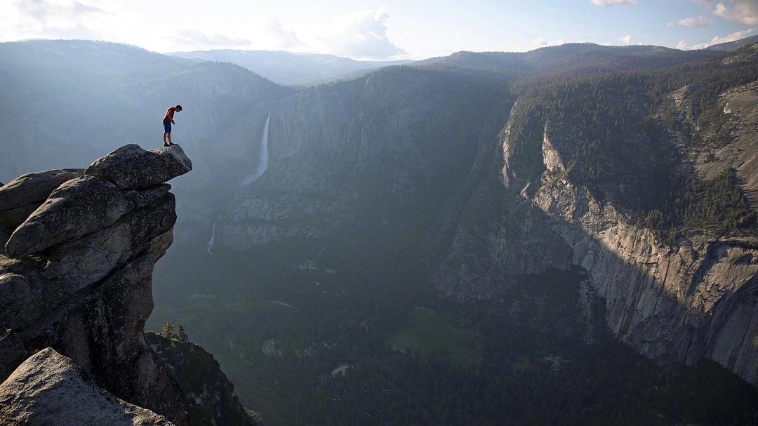 玩转死亡悬崖《徒手攀岩》alex honnold— 91届奥斯卡