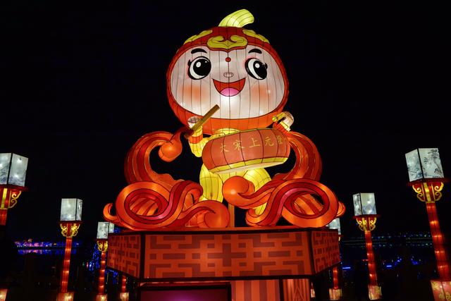 原創
            一湖煙雨江南色，滿庭錦瑟華彩光 旅遊 第25張