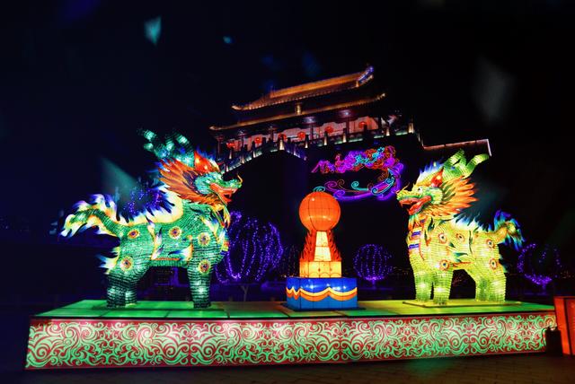 原創
            一湖煙雨江南色，滿庭錦瑟華彩光 旅遊 第3張