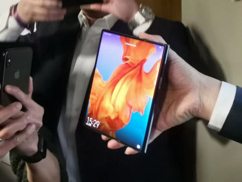 MWC 2019:华为首款5G折叠屏手机Mate X发布