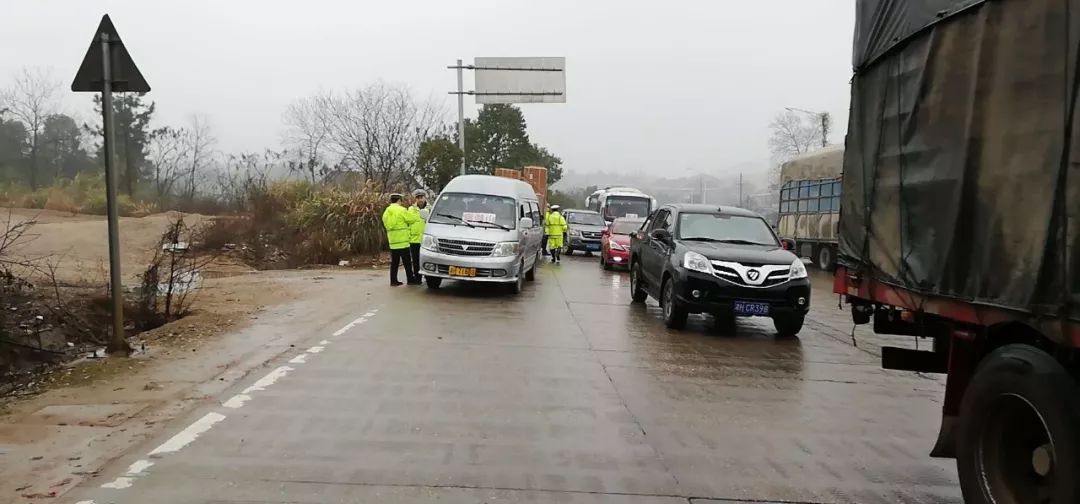 沅江交警到农村查车,查获.