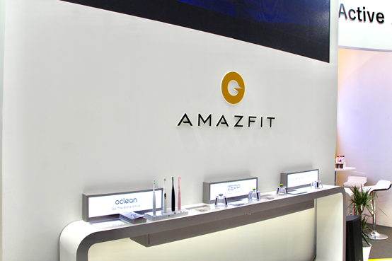 《华米科技 Amazfit 全系产品亮相 MWC，踏上出海新征程》