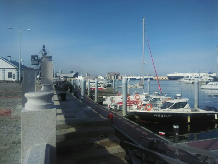 烟台太平湾游艇码头的建成填补了烟台海上旅游休闲服务业的空白