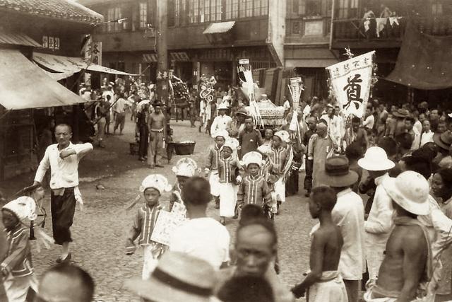 上海老照片1920年，很中国化很繁华