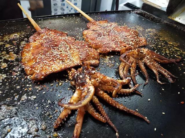 夜探怀远夜市最牛的烤鱿鱼吃一串都是回味无穷去一趟值了