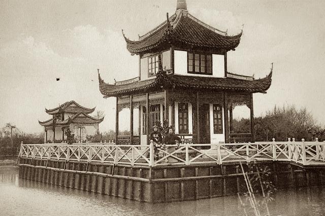 上海老照片1920年，很中国化很繁华