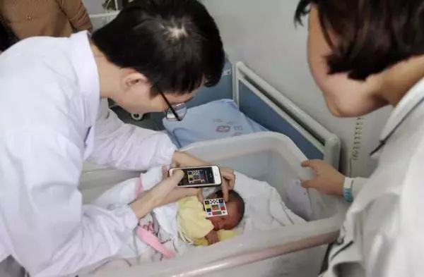 江阴父母震惊了!手机拍照即可检测新生儿黄疸,江苏攻克一世界性难题?