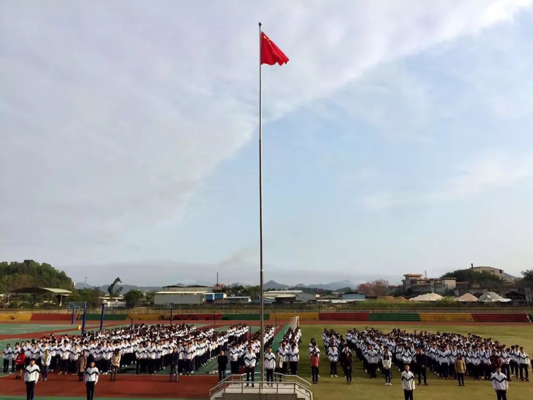 绵德中学隆重举行高考百日誓师大会