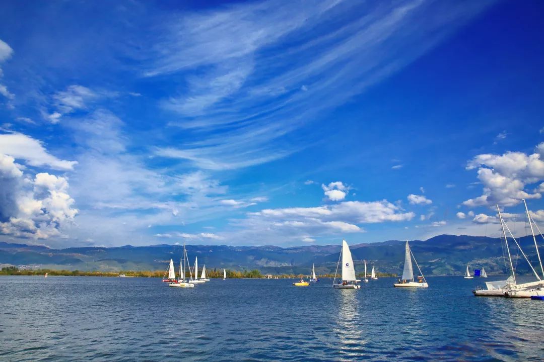 芭蕉林晚霞 龙腾邛海 畅游 破晓扬舟 高原明珠 凝固瞬间 月亮湾 邛池