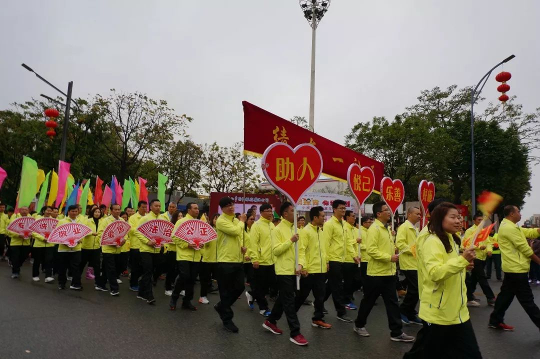 小榄慈善万人行,迎面走来的是最亮眼方队