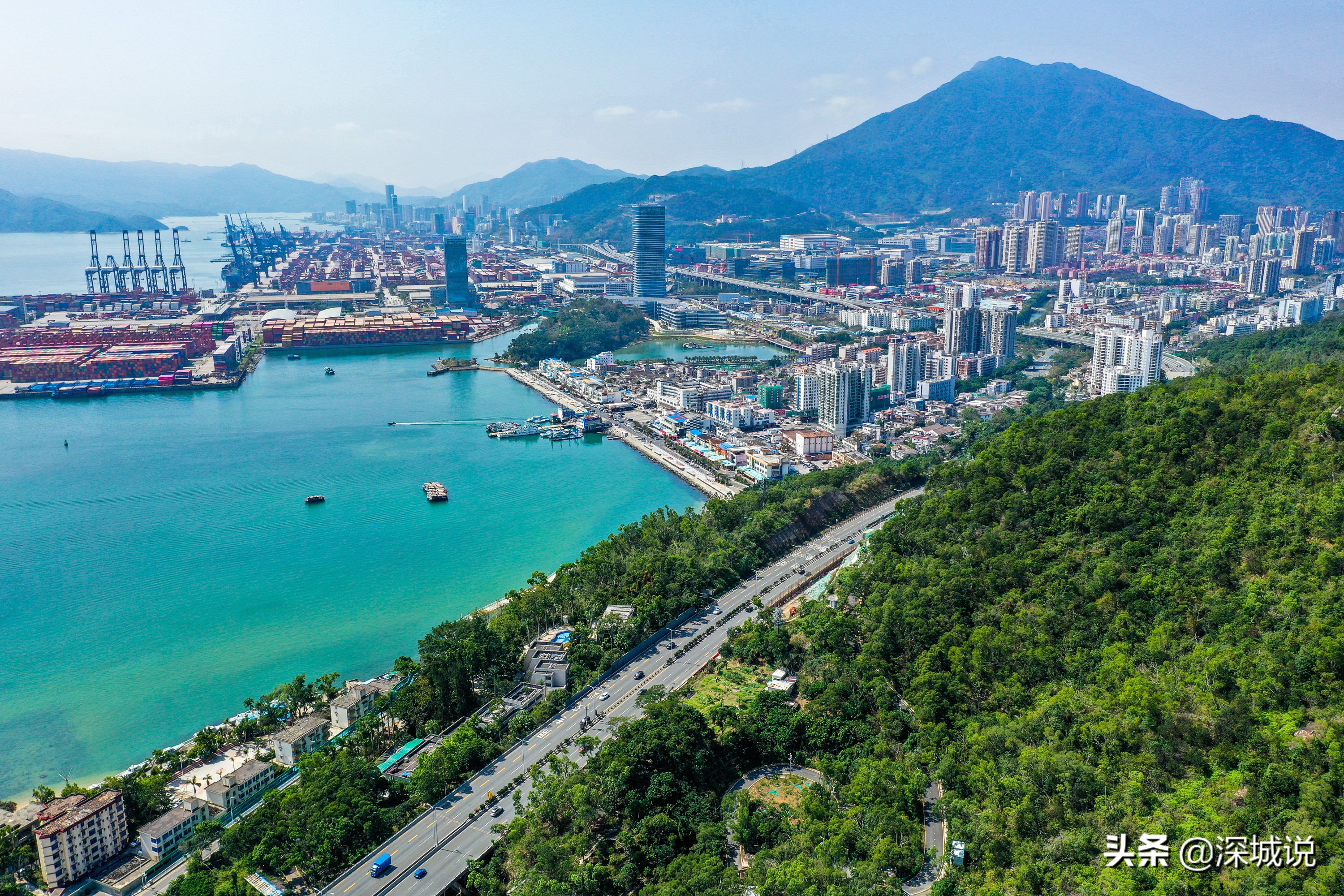 航拍深圳盐田区:大海蔚蓝港口航运繁忙,海鲜街背后藏着昔日旧墟