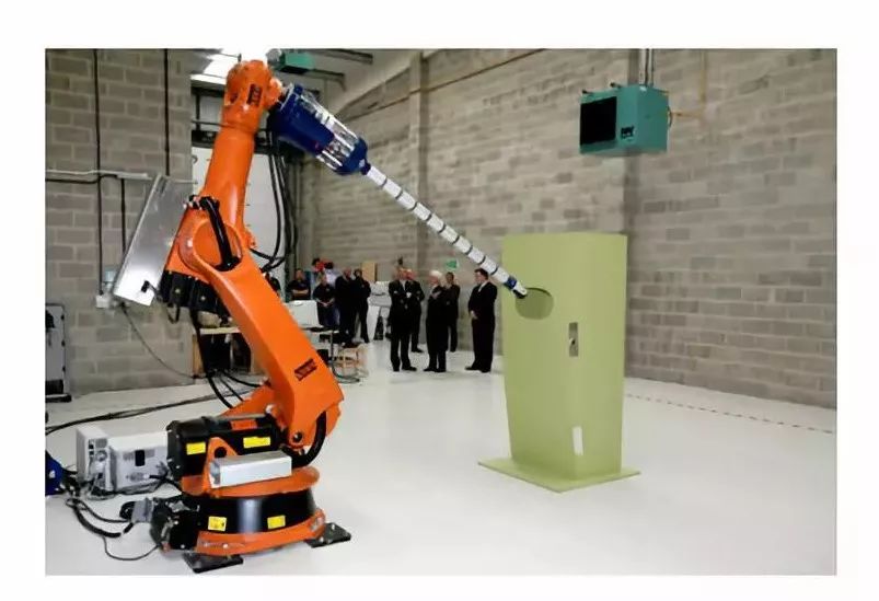 (oc机器人公司)英国oc机器人公司2001年就开发出了蛇形臂机器人原型