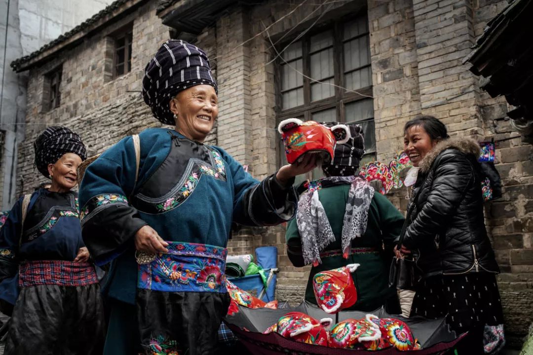 想快速融入湘西,就去赶"边边场"