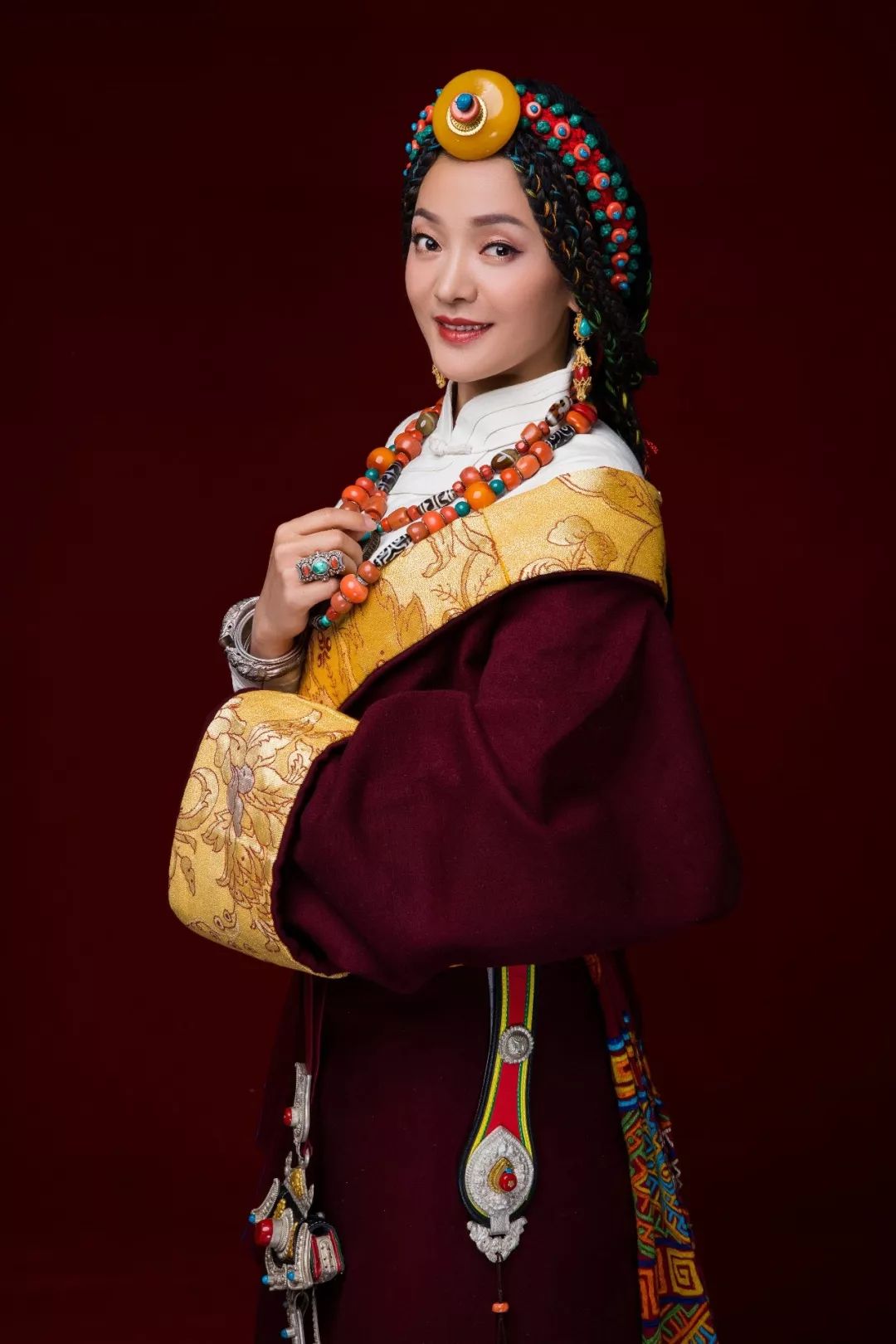 演唱 扎西措扎西措:著名藏族女歌手【高原红组合】主唱.身高1.