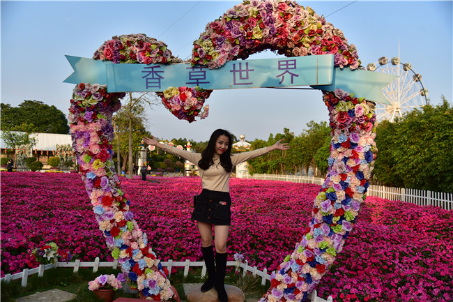 三八到广州香草世界过一个花香女神节,让爱人为自己发梢簪花