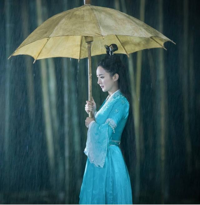 十八位古装明星撑伞,杨紫俏皮,刘诗诗唯美,最经典的是